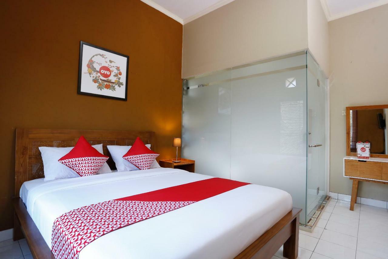 Oyo 1072 Kampung Condro Wulan Guesthouse Maguwo Exterior photo