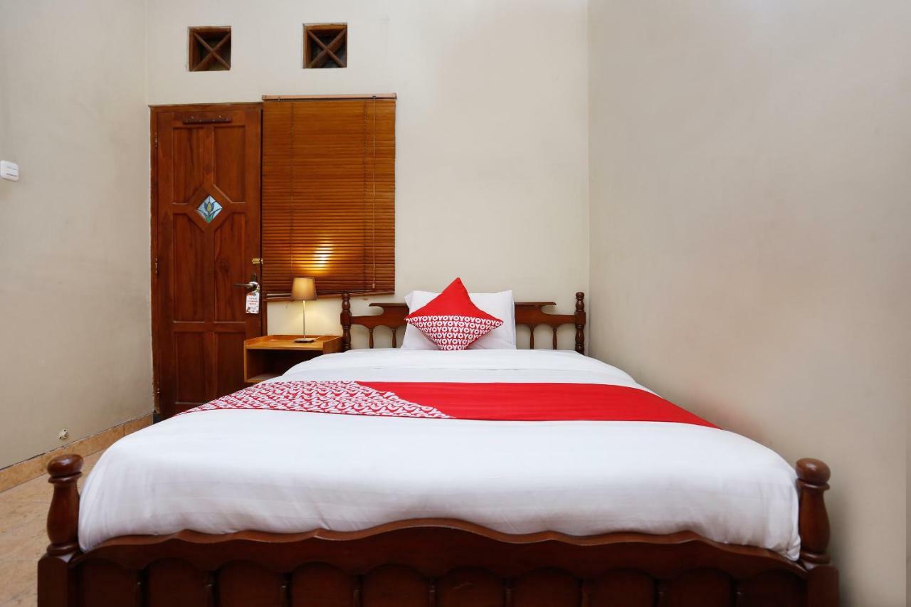 Oyo 1072 Kampung Condro Wulan Guesthouse Maguwo Exterior photo