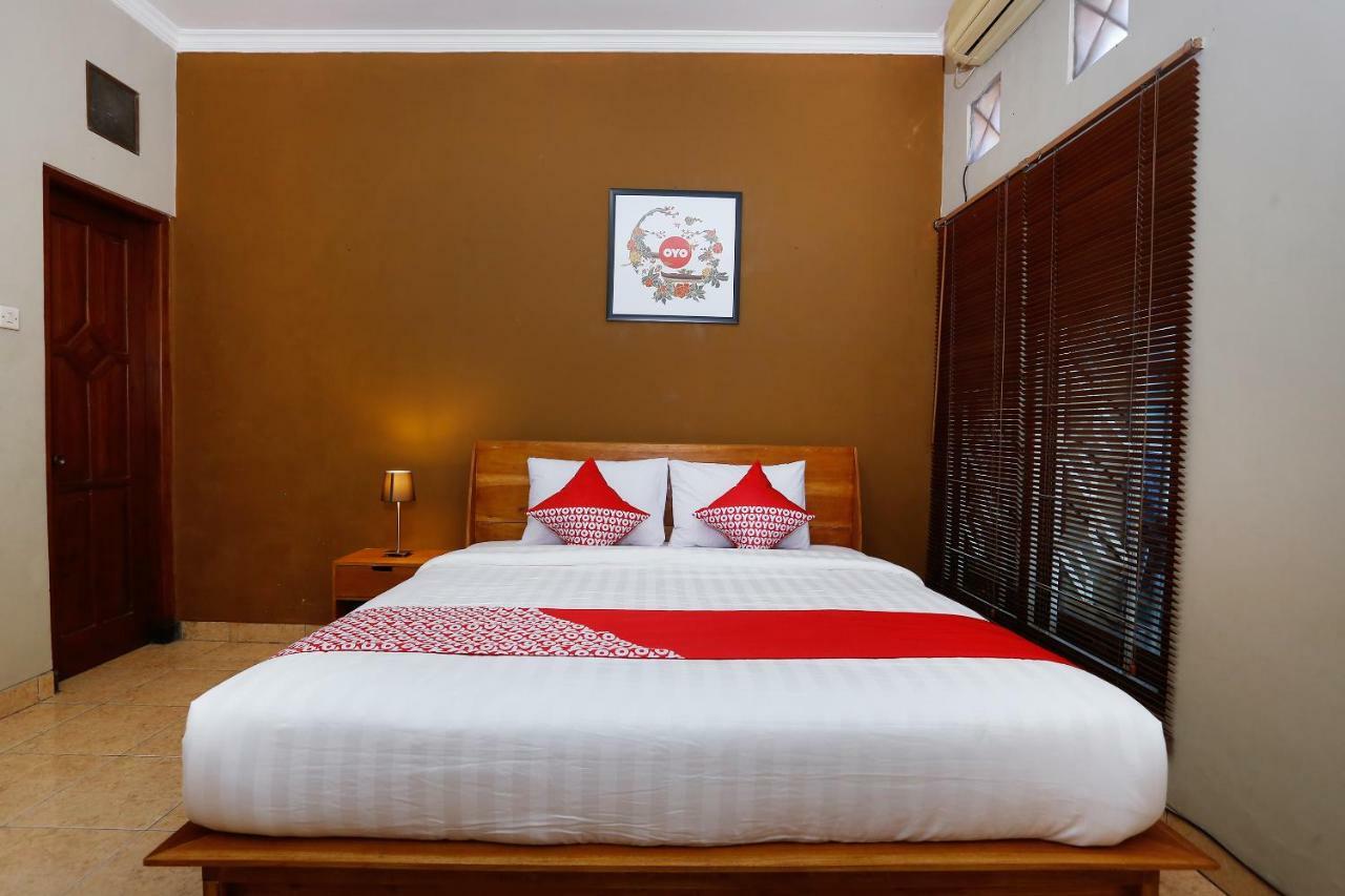 Oyo 1072 Kampung Condro Wulan Guesthouse Maguwo Exterior photo
