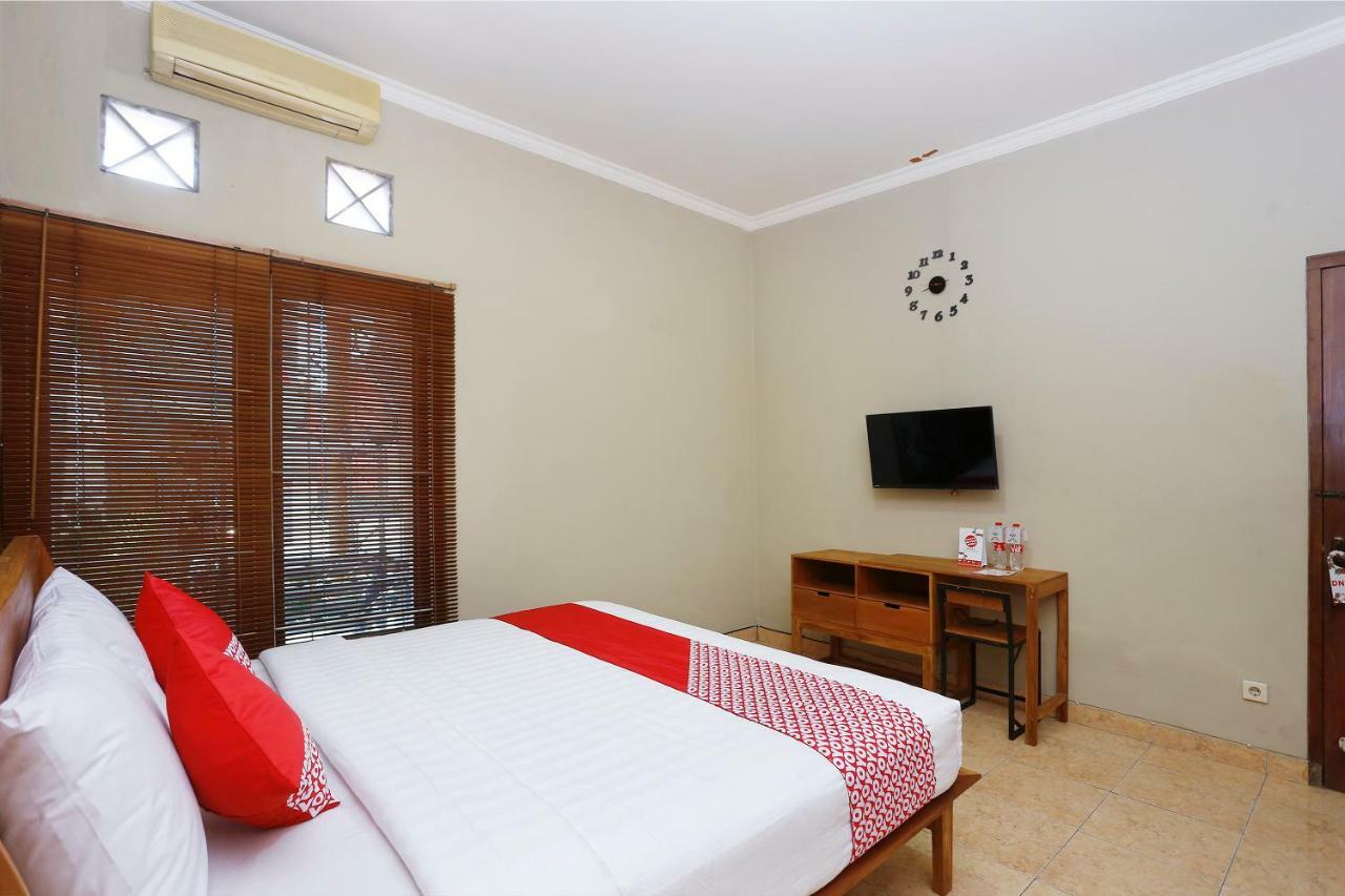 Oyo 1072 Kampung Condro Wulan Guesthouse Maguwo Exterior photo
